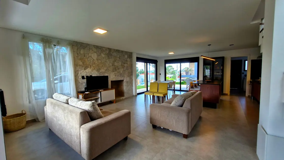 Foto 5 de Casa com 3 quartos à venda, 130m2 em Garopaba - SC