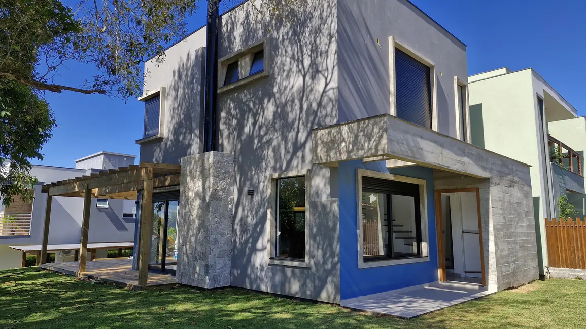 Foto 1 de Casa com 3 quartos à venda, 130m2 em Garopaba - SC