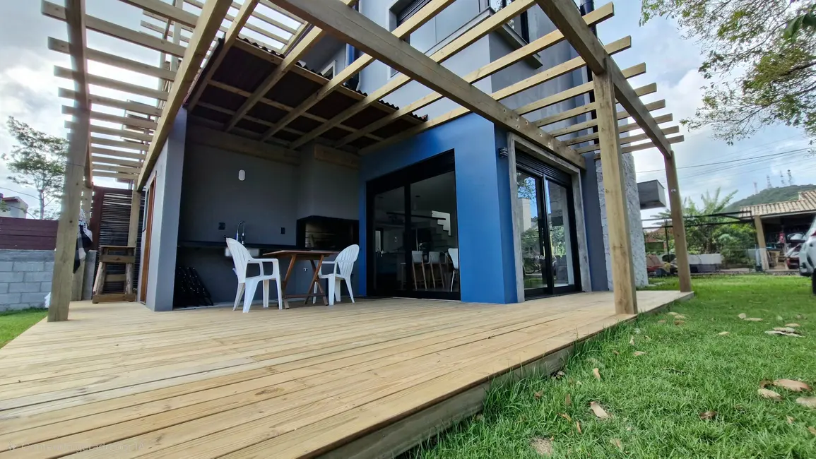 Foto 4 de Casa com 3 quartos à venda, 130m2 em Garopaba - SC