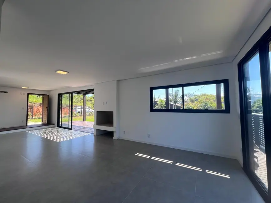 Foto 5 de Casa com 4 quartos à venda, 162m2 em Garopaba - SC