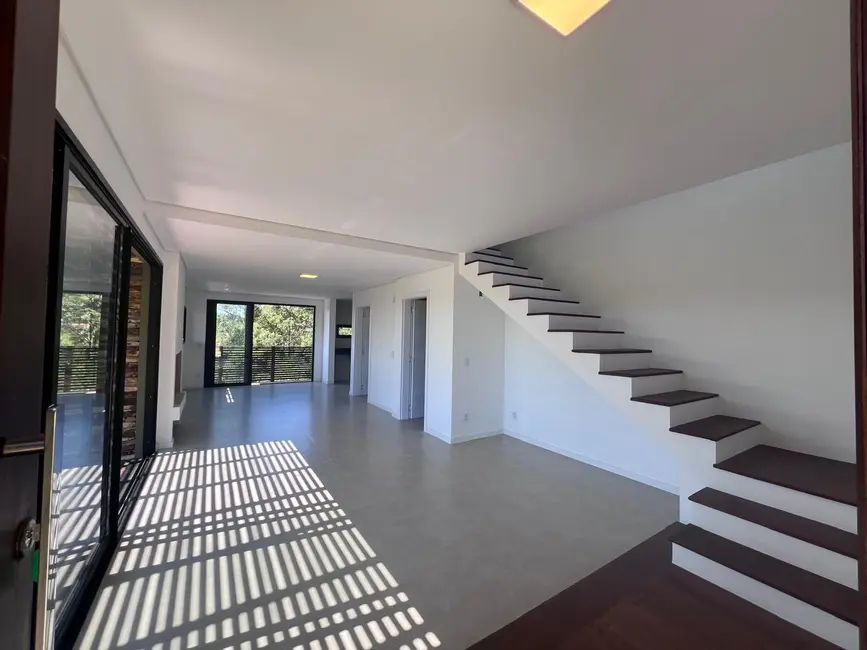 Foto 3 de Casa com 4 quartos à venda, 162m2 em Garopaba - SC