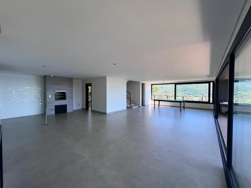 Foto 6 de Casa com 5 quartos à venda, 270m2 em Garopaba - SC