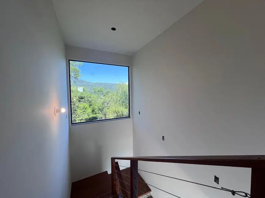 Foto 9 de Casa com 5 quartos à venda, 270m2 em Garopaba - SC