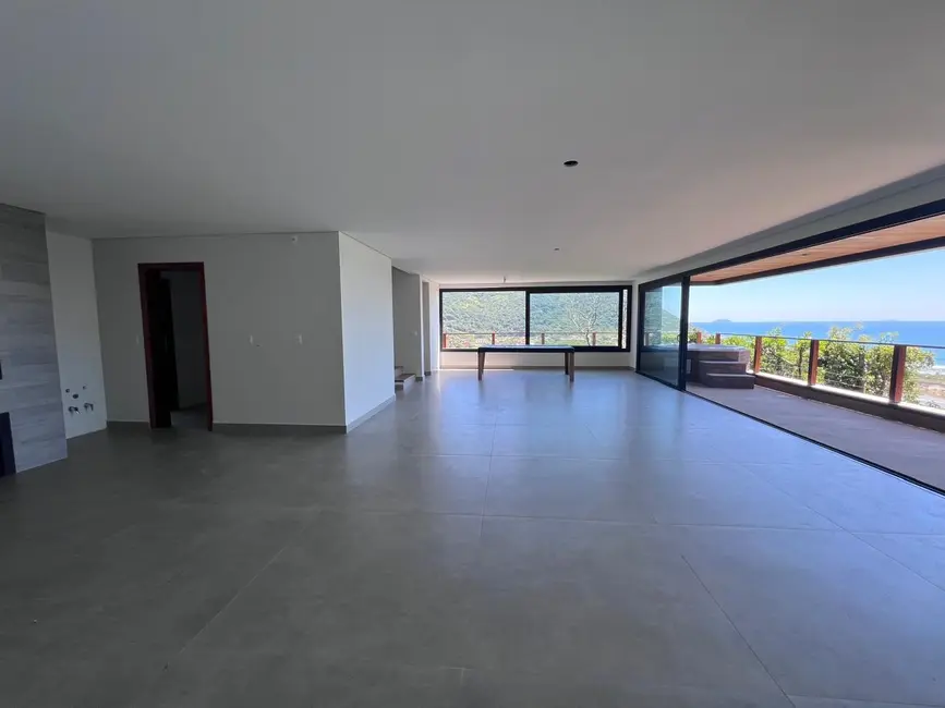 Foto 5 de Casa com 5 quartos à venda, 270m2 em Garopaba - SC