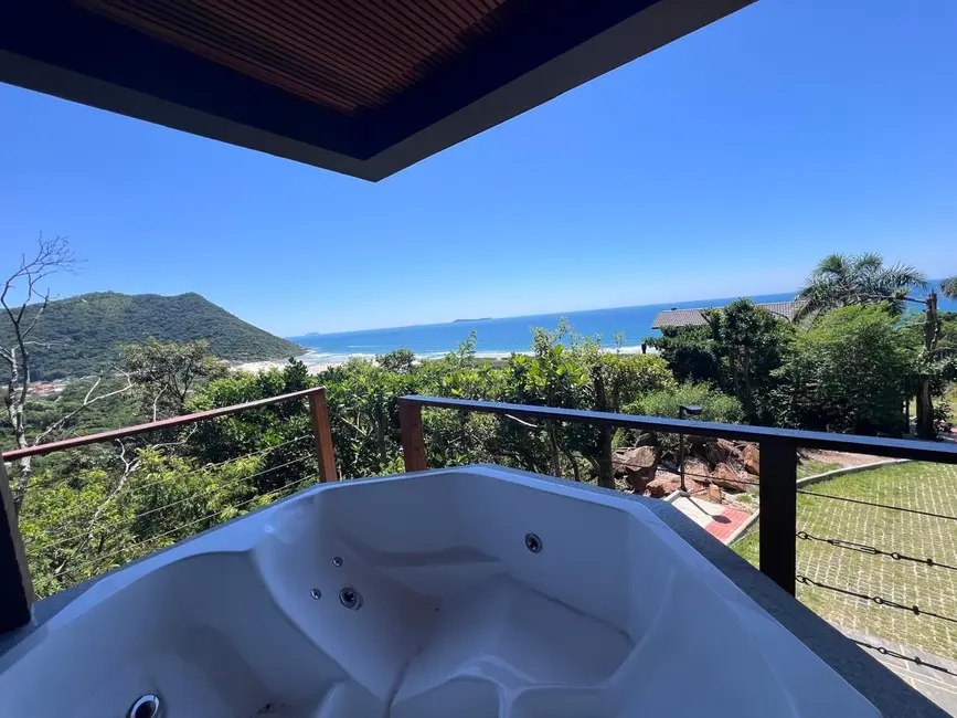 Foto 4 de Casa com 5 quartos à venda, 270m2 em Garopaba - SC