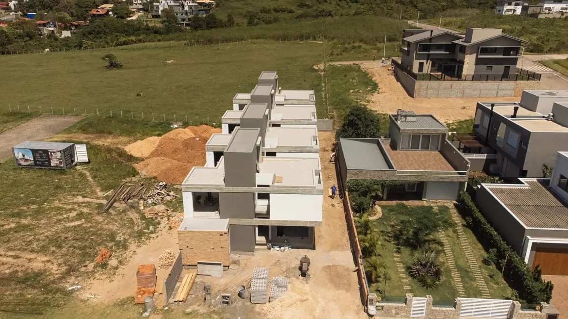 Foto 3 de Casa de Condomínio com 3 quartos à venda, 115m2 em Garopaba - SC