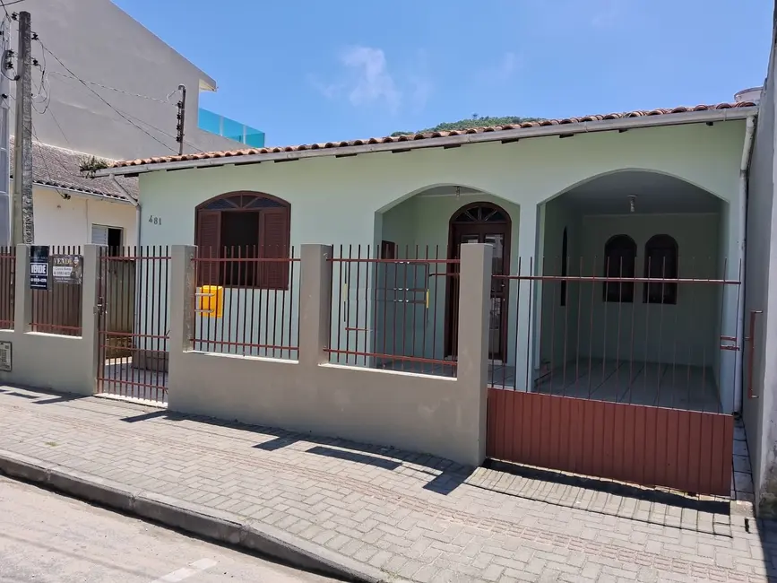 Foto 1 de Casa com 5 quartos à venda, 222m2 em Laguna - SC