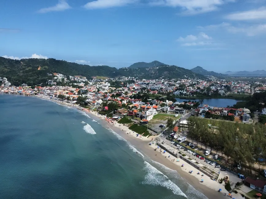 Foto 1 de Casa com 3 quartos à venda, 136m2 em Garopaba - SC