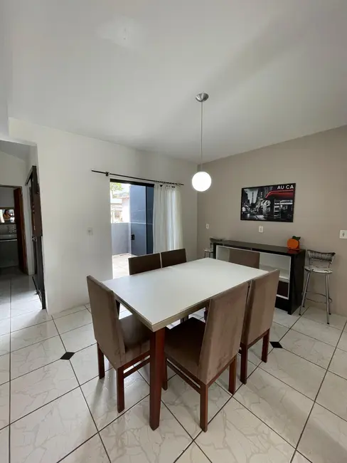 Casa com 3 quartos para alugar, 150m2 em Centro, Garopaba - SC - imagem 2 Foto 2 de Casa com 3 quartos para alugar, 150m2 em Centro, Garopaba - SC