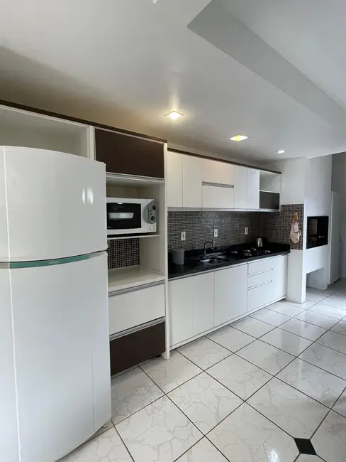 Casa com 3 quartos para alugar, 150m2 em Centro, Garopaba - SC - imagem 7 Foto 7 de Casa com 3 quartos para alugar, 150m2 em Centro, Garopaba - SC