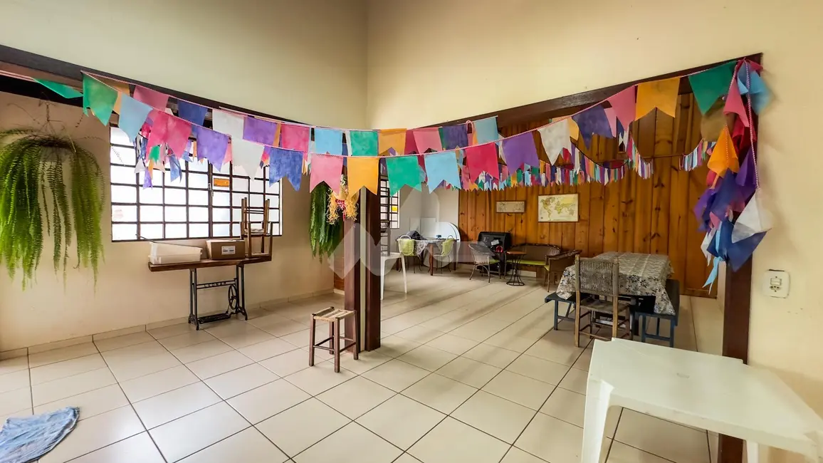 Chácara com 3 quartos à venda, 373m2 em Jardim Coopagro, Toledo - PR - imagem 9 Foto 9 de Chácara com 3 quartos à venda, 373m2 em Jardim Coopagro, Toledo - PR