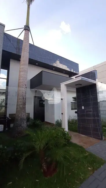 Casa com 2 quartos à venda, 126m2 em Toledo - PR - imagem 2 Foto 2 de Casa com 2 quartos à venda, 126m2 em Toledo - PR