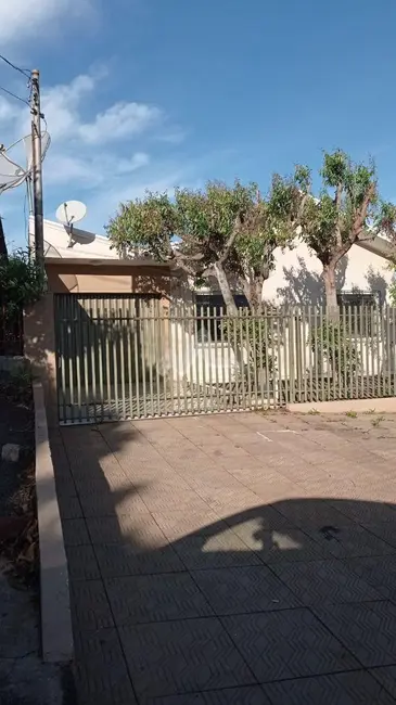 Casa com 3 quartos à venda, 135m2 em Centro, Toledo - PR - imagem 3 Foto 3 de Casa com 3 quartos à venda, 135m2 em Centro, Toledo - PR