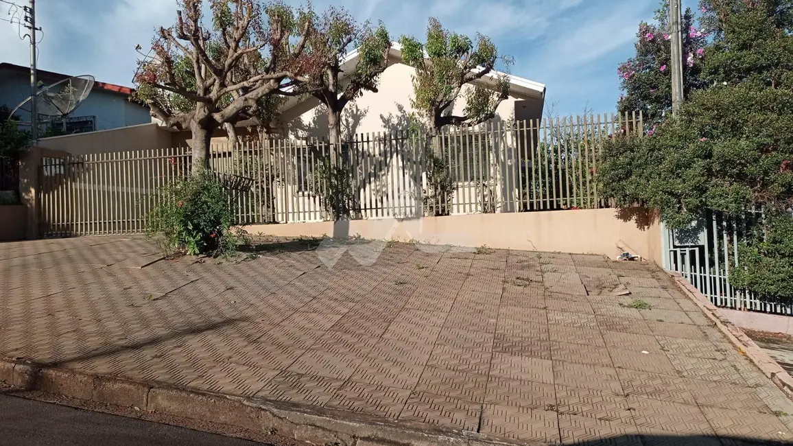 Casa com 3 quartos à venda, 135m2 em Centro, Toledo - PR - imagem 4 Foto 4 de Casa com 3 quartos à venda, 135m2 em Centro, Toledo - PR