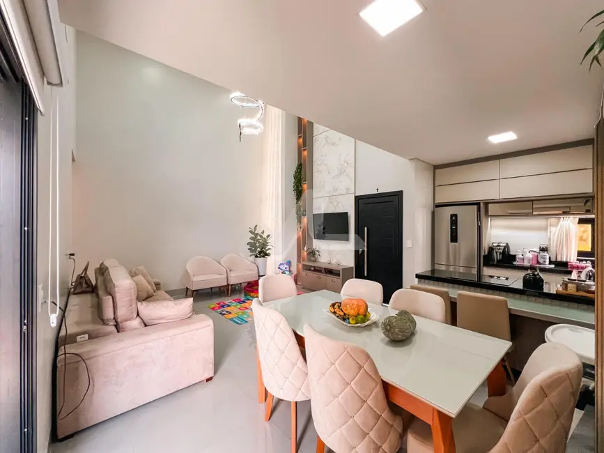Casa com 2 quartos à venda, 135m2 em Jardim Gisela, Toledo - PR - imagem 2 Foto 2 de Casa com 2 quartos à venda, 135m2 em Jardim Gisela, Toledo - PR