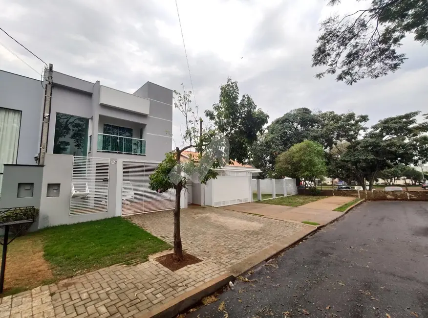 Foto 1 de Sobrado com 2 quartos à venda, 219m2 em Jardim Gisela, Toledo - PR