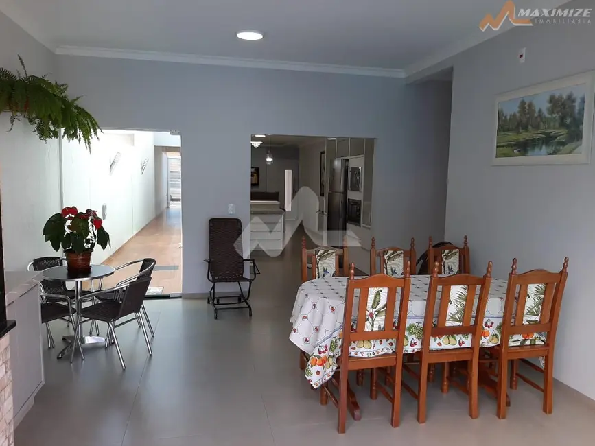 Sobrado com 2 quartos à venda, 219m2 em Jardim Gisela, Toledo - PR - imagem 5 Foto 5 de Sobrado com 2 quartos à venda, 219m2 em Jardim Gisela, Toledo - PR