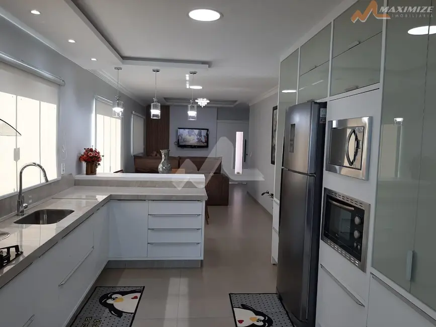 Sobrado com 2 quartos à venda, 219m2 em Jardim Gisela, Toledo - PR - imagem 6 Foto 6 de Sobrado com 2 quartos à venda, 219m2 em Jardim Gisela, Toledo - PR