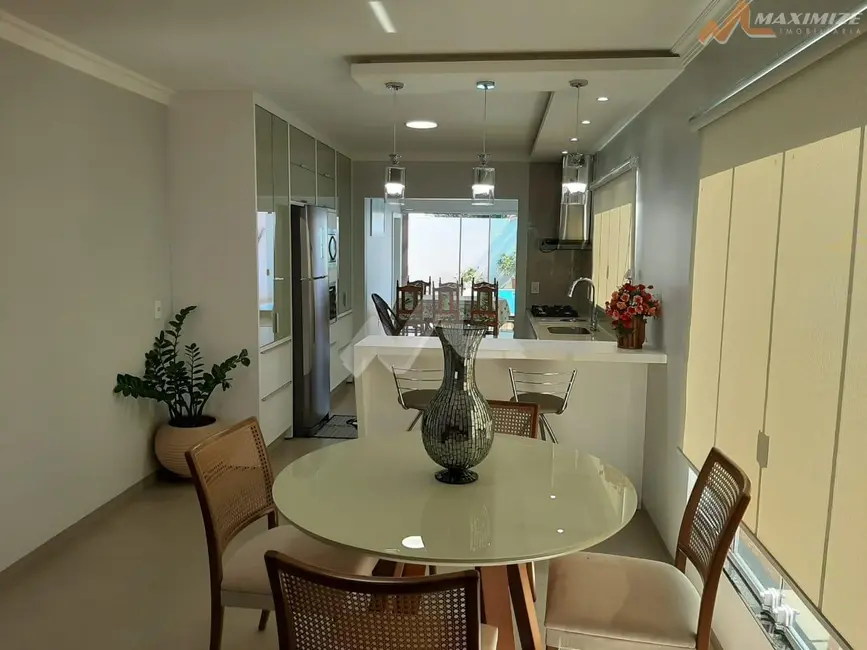 Sobrado com 2 quartos à venda, 219m2 em Jardim Gisela, Toledo - PR - imagem 7 Foto 7 de Sobrado com 2 quartos à venda, 219m2 em Jardim Gisela, Toledo - PR