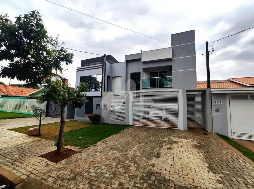 Foto 2 de Sobrado com 2 quartos à venda, 219m2 em Jardim Gisela, Toledo - PR