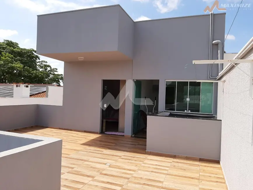 Sobrado com 2 quartos à venda, 219m2 em Jardim Gisela, Toledo - PR - imagem 8 Foto 8 de Sobrado com 2 quartos à venda, 219m2 em Jardim Gisela, Toledo - PR