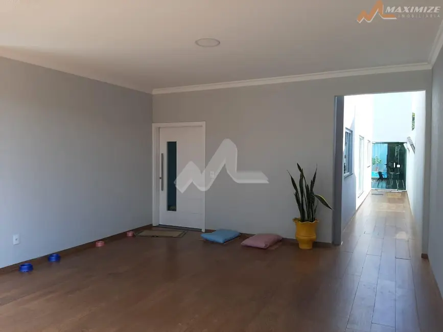 Sobrado com 2 quartos à venda, 219m2 em Jardim Gisela, Toledo - PR - imagem 9 Foto 9 de Sobrado com 2 quartos à venda, 219m2 em Jardim Gisela, Toledo - PR