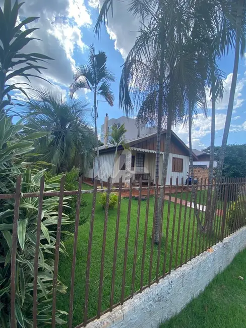 Foto 1 de Casa com 3 quartos à venda, 750m2 em Vila Industrial, Toledo - PR