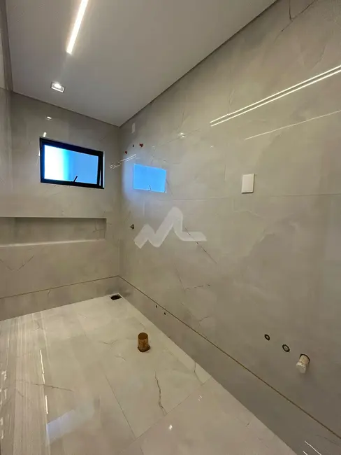 Sobrado com 3 quartos à venda, 162m2 em Jardim Gisela, Toledo - PR - imagem 8 Foto 8 de Sobrado com 3 quartos à venda, 162m2 em Jardim Gisela, Toledo - PR