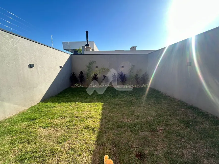 Sobrado com 3 quartos à venda, 162m2 em Jardim Gisela, Toledo - PR - imagem 3 Foto 3 de Sobrado com 3 quartos à venda, 162m2 em Jardim Gisela, Toledo - PR