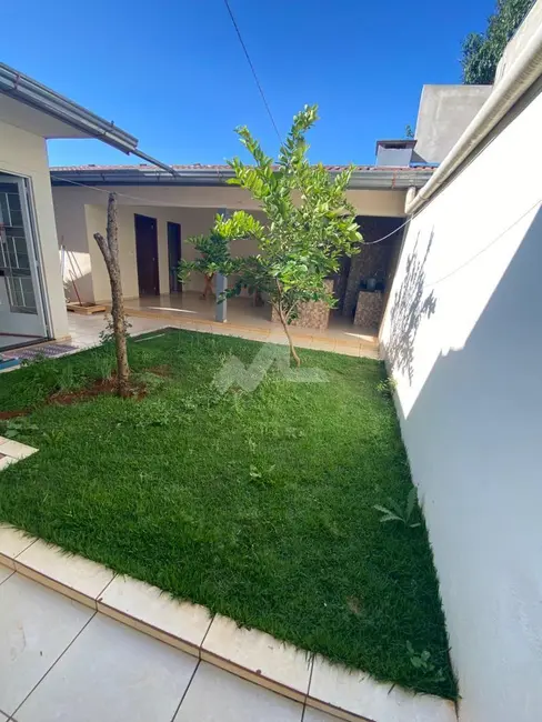 Foto 3 de Casa com 3 quartos à venda, 140m2 em Jardim Europa, Toledo - PR
