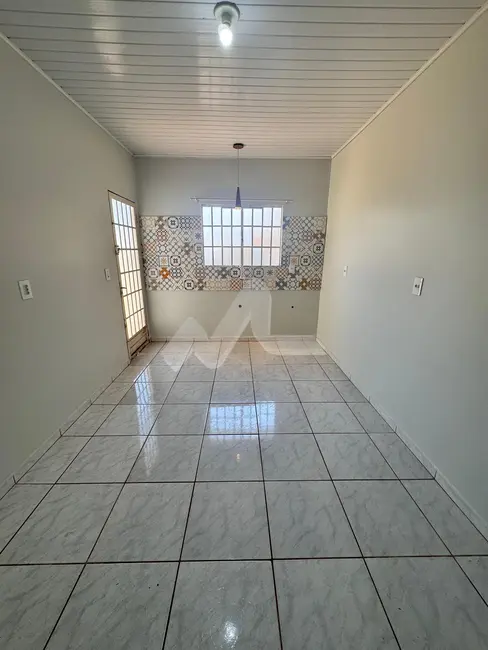 Casa com 2 quartos à venda, 54m2 em Jardim Coopagro, Toledo - PR - imagem 9 Foto 9 de Casa com 2 quartos à venda, 54m2 em Jardim Coopagro, Toledo - PR