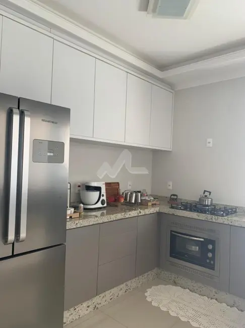 Sobrado com 3 quartos à venda, 198m2 em Jardim Gisela, Toledo - PR - imagem 5 Foto 5 de Sobrado com 3 quartos à venda, 198m2 em Jardim Gisela, Toledo - PR