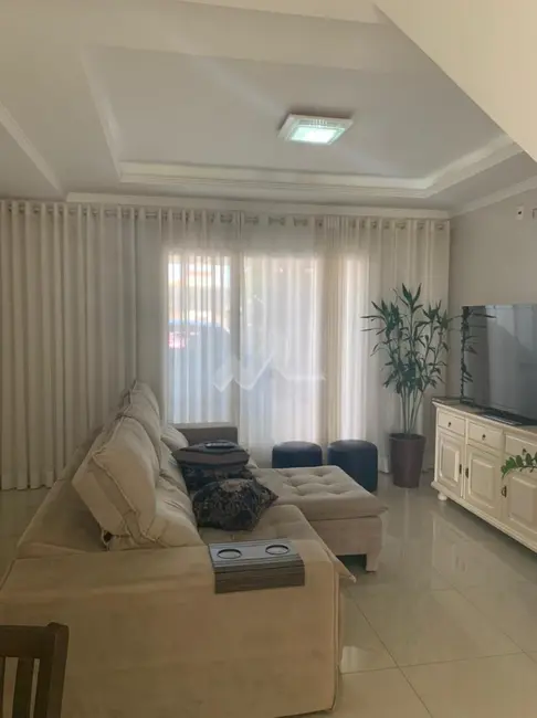 Sobrado com 3 quartos à venda, 198m2 em Jardim Gisela, Toledo - PR - imagem 3 Foto 3 de Sobrado com 3 quartos à venda, 198m2 em Jardim Gisela, Toledo - PR