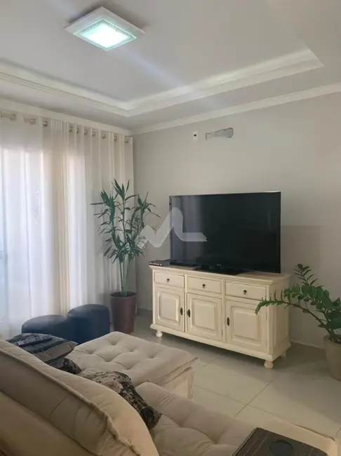 Sobrado com 3 quartos à venda, 198m2 em Jardim Gisela, Toledo - PR - imagem 4 Foto 4 de Sobrado com 3 quartos à venda, 198m2 em Jardim Gisela, Toledo - PR