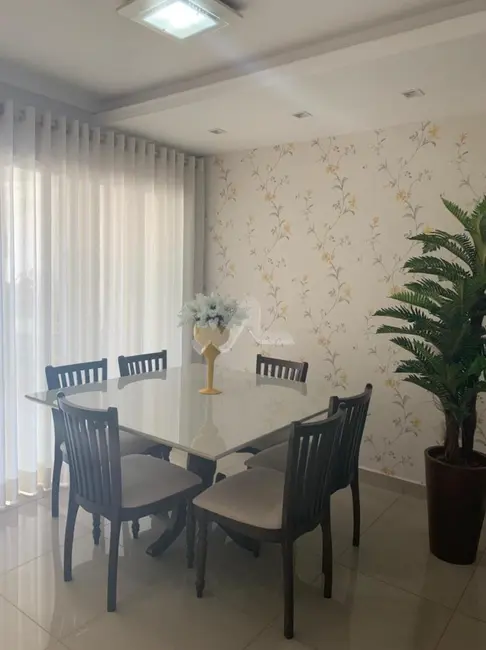 Sobrado com 3 quartos à venda, 198m2 em Jardim Gisela, Toledo - PR - imagem 7 Foto 7 de Sobrado com 3 quartos à venda, 198m2 em Jardim Gisela, Toledo - PR