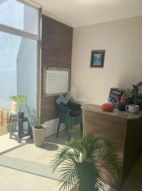 Sobrado com 3 quartos à venda, 198m2 em Jardim Gisela, Toledo - PR - imagem 8 Foto 8 de Sobrado com 3 quartos à venda, 198m2 em Jardim Gisela, Toledo - PR