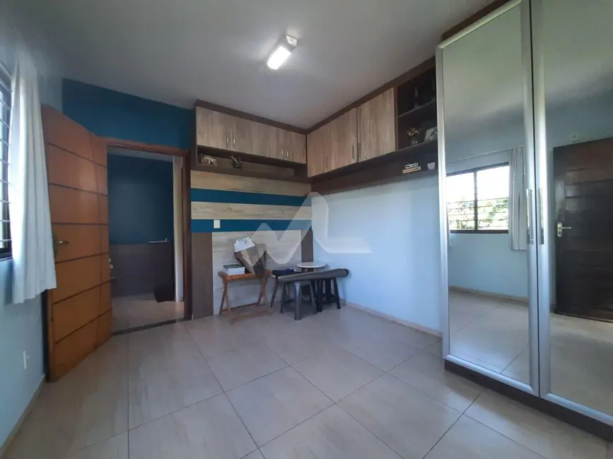 Sobrado com 3 quartos à venda, 105m2 em Jardim Coopagro, Toledo - PR - imagem 2 Foto 2 de Sobrado com 3 quartos à venda, 105m2 em Jardim Coopagro, Toledo - PR