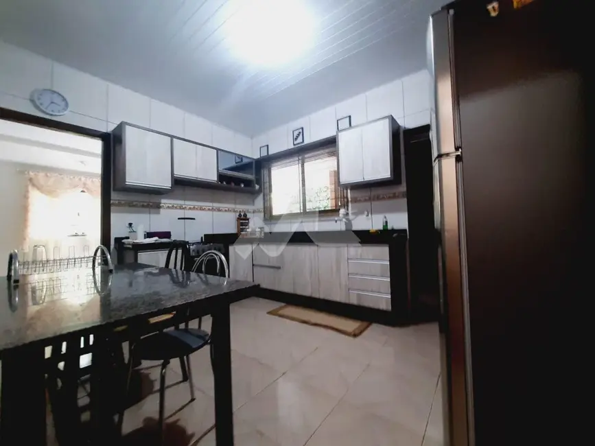 Sobrado com 3 quartos à venda, 105m2 em Jardim Coopagro, Toledo - PR - imagem 4 Foto 4 de Sobrado com 3 quartos à venda, 105m2 em Jardim Coopagro, Toledo - PR