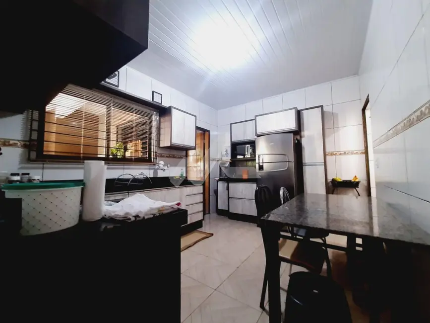 Sobrado com 3 quartos à venda, 105m2 em Jardim Coopagro, Toledo - PR - imagem 3 Foto 3 de Sobrado com 3 quartos à venda, 105m2 em Jardim Coopagro, Toledo - PR