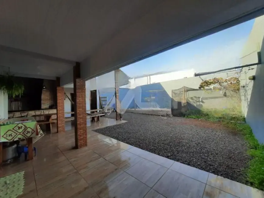 Casa com 3 quartos à venda, 170m2 em Jardim Pancera, Toledo - PR - imagem 2 Foto 2 de Casa com 3 quartos à venda, 170m2 em Jardim Pancera, Toledo - PR
