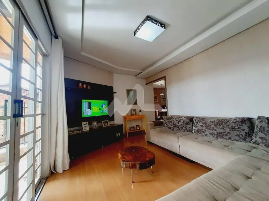 Casa com 1 quarto à venda, 153m2 em Jardim Gisela, Toledo - PR - imagem 2 Foto 2 de Casa com 1 quarto à venda, 153m2 em Jardim Gisela, Toledo - PR