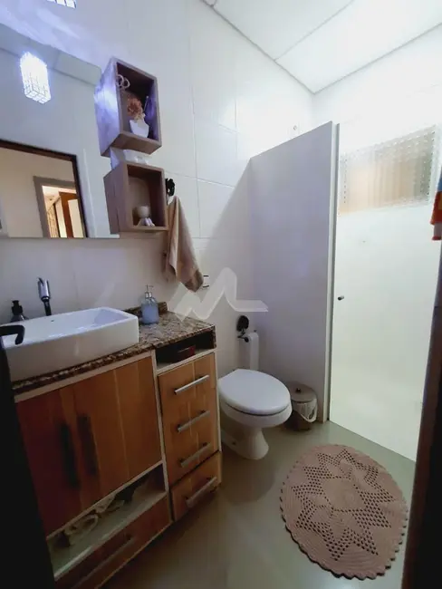 Casa com 1 quarto à venda, 153m2 em Jardim Gisela, Toledo - PR - imagem 9 Foto 9 de Casa com 1 quarto à venda, 153m2 em Jardim Gisela, Toledo - PR