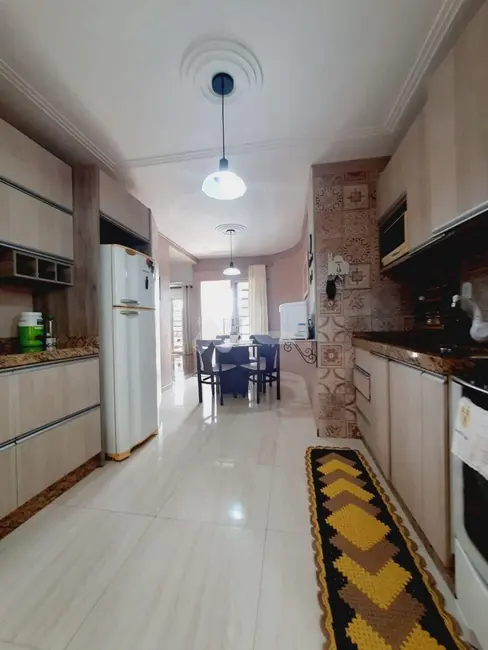 Casa com 1 quarto à venda, 153m2 em Jardim Gisela, Toledo - PR - imagem 4 Foto 4 de Casa com 1 quarto à venda, 153m2 em Jardim Gisela, Toledo - PR