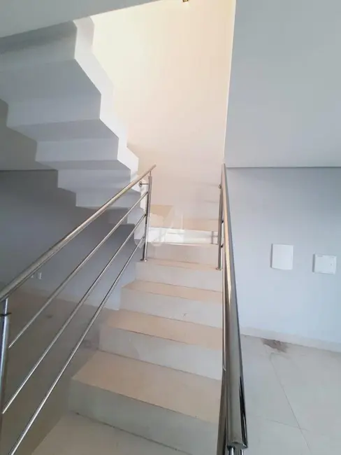 Sobrado com 2 quartos à venda, 120m2 em Jardim Parizzotto, Toledo - PR - imagem 5 Foto 5 de Sobrado com 2 quartos à venda, 120m2 em Jardim Parizzotto, Toledo - PR