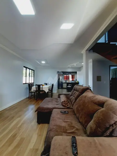 Sobrado com 3 quartos à venda, 288m2 em Jardim Gisela, Toledo - PR - imagem 7 Foto 7 de Sobrado com 3 quartos à venda, 288m2 em Jardim Gisela, Toledo - PR