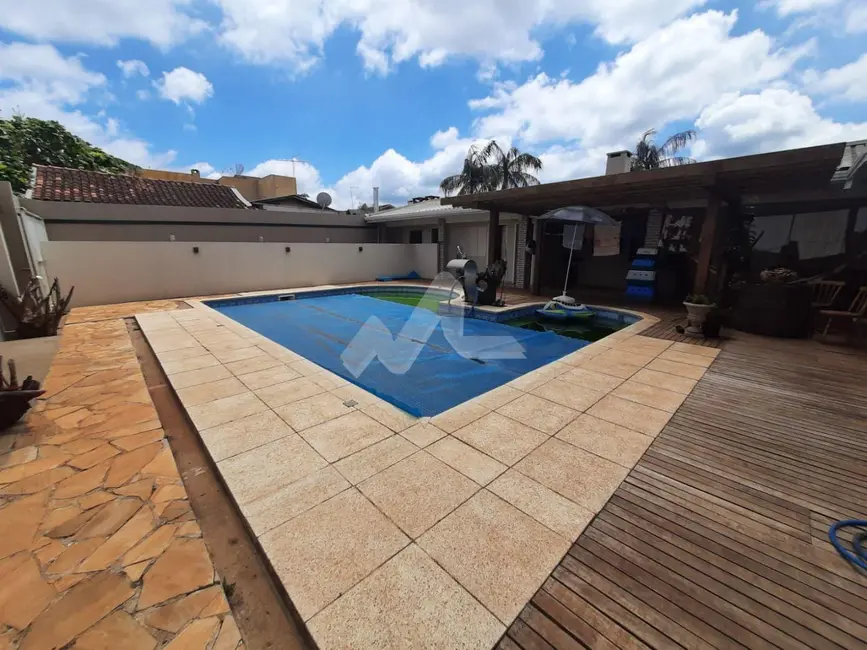 Casa com 3 quartos à venda, 205m2 em Jardim Porto Alegre, Toledo - PR - imagem 3 Foto 3 de Casa com 3 quartos à venda, 205m2 em Jardim Porto Alegre, Toledo - PR