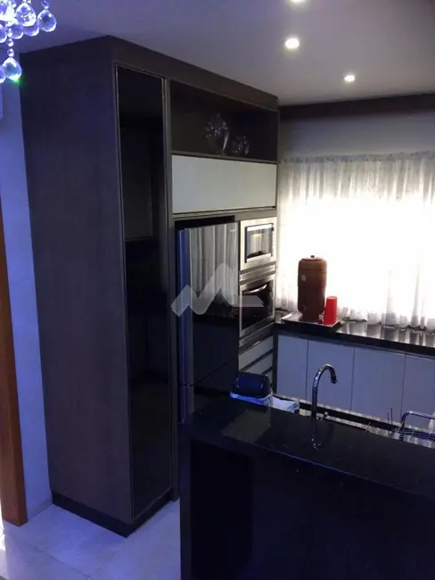 Sobrado com 3 quartos à venda, 148m2 em Jardim Porto Alegre, Toledo - PR - imagem 8 Foto 8 de Sobrado com 3 quartos à venda, 148m2 em Jardim Porto Alegre, Toledo - PR