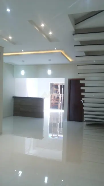Sobrado com 2 quartos à venda, 225m2 em Jardim Porto Alegre, Toledo - PR - imagem 3 Foto 3 de Sobrado com 2 quartos à venda, 225m2 em Jardim Porto Alegre, Toledo - PR