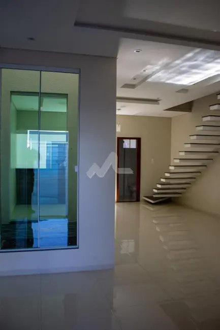 Sobrado com 2 quartos à venda, 225m2 em Jardim Porto Alegre, Toledo - PR - imagem 8 Foto 8 de Sobrado com 2 quartos à venda, 225m2 em Jardim Porto Alegre, Toledo - PR