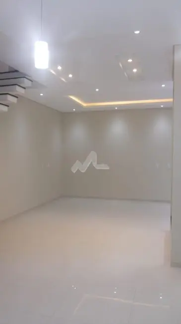 Sobrado com 2 quartos à venda, 225m2 em Jardim Porto Alegre, Toledo - PR - imagem 4 Foto 4 de Sobrado com 2 quartos à venda, 225m2 em Jardim Porto Alegre, Toledo - PR